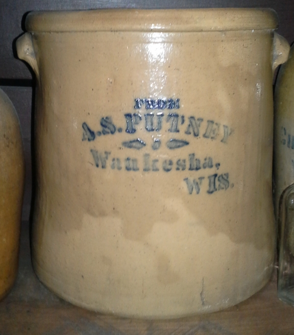 A.S. Putney, Waukesha, WI 2 Gallon Stoneware Crock