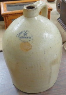 1 Gallon Otto Zwietusch, Milwaukee, WI Bee Hive Jug